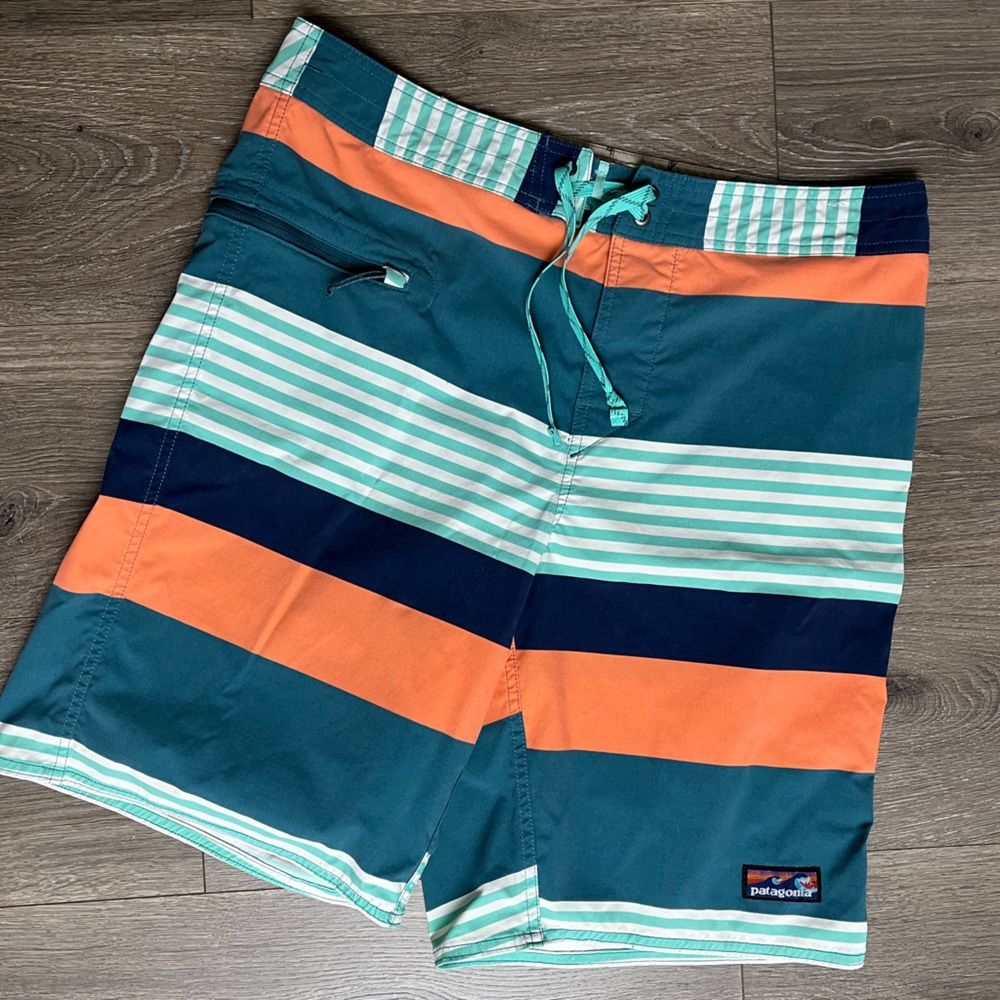 Patagonia Men’s Striped Hydrolock Board Shorts 19” Size 34 - NWOT